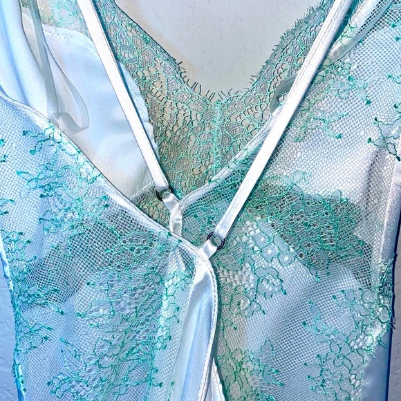 Rare VS Very Sexy Satin & Lace Slip Small Chantilly Lace Silky Soft White Mint - Picture 6 of 7